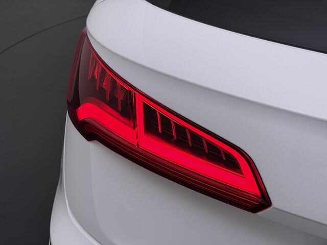 Audi Q5 55 TFSI e quattro Competition 32.000KM! |PANO| ELEKTRISCHE TREKHAAK| ELEK. ACHTERKLEP |MASSAGE| ADAPTIVE CRUISE| CAMERA| NET ONDERHOUD GEHAD RIJKLAAR INCL. 12 MND BOVAG GARANTIE| SFEERVERLICHTING