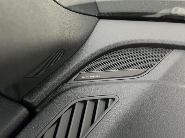 Audi Q5 50 TFSI e 300PK | Luchtvering | B&O Sound | Leder | Carbon | Sportstoelen | Carplay | Zwarte Hemel | Standkachel | Stoelverwarming | 3-Zone Clima | Black-Optic | Zonwering | Virtual Cockpit | LED | Autom. Achterklep | Bovag Garantie |