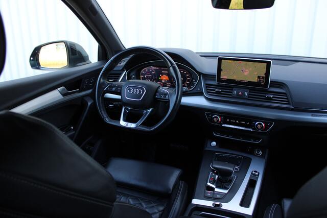 Audi Q5 55 TFSI e quattro Competition | Incl. 12 maanden garantie | Memory seat | Parkeercamera | Parkeersensoren | Stoelverwarming voor & achter | Bluetooth | Navigatie | Adaptieve Cruise control | Afneembare Trekhaak | Bang & Olufsen |