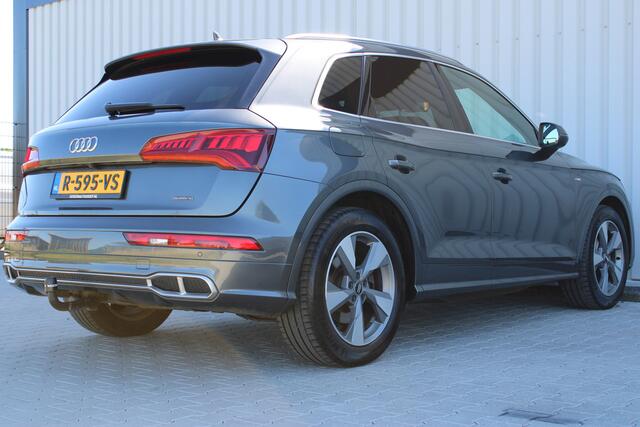 Audi Q5 55 TFSI e quattro Competition | Incl. 12 maanden garantie | Memory seat | Parkeercamera | Parkeersensoren | Stoelverwarming voor & achter | Bluetooth | Navigatie | Adaptieve Cruise control | Afneembare Trekhaak | Bang & Olufsen |