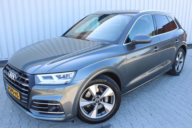 Audi Q5 55 TFSI e quattro Competition | Incl. 12 maanden garantie | Memory seat | Parkeercamera | Parkeersensoren | Stoelverwarming voor & achter | Bluetooth | Navigatie | Adaptieve Cruise control | Afneembare Trekhaak | Bang & Olufsen |