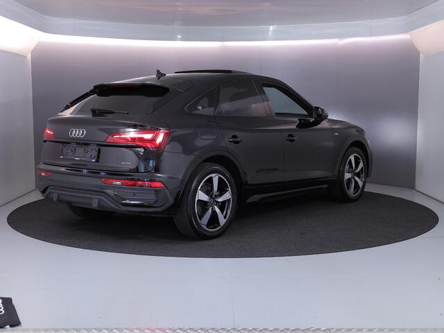 Audi Q5 Sportback 55 TFSI e S edition Competition 367pk | Panoramadak | Verlengde garantie | Navigatie | Parkeersensoren (Park assist) | Rondomzicht camera | Lederen bekleding | S-Line |