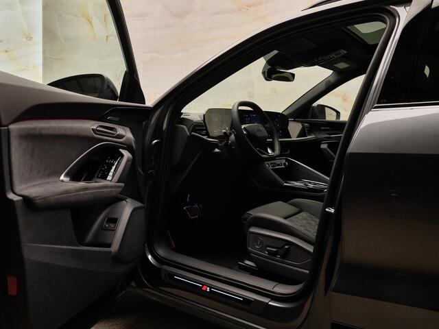 Audi Q5 E-Hybrid Quattro S Edition Competition, B&O, pano, trk. haak, 21", luchtv., matrix-LED, OLED, memory, keyless, HUD, ACC, privacy