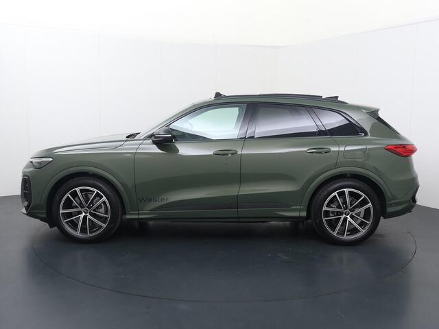 Audi Q5 S edition (B10) e-hybrid 220 kW / 299 PK SUV 7 ve | Luchtvering | Trekhaak | Panoramadak | Stoelverwarming voor + achter | Stuurwielverwarming | OLED Achter verlichting | Ambiente lichtpakket Pro |