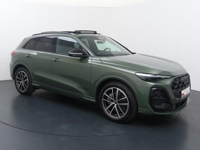 Audi Q5 S edition (B10) e-hybrid 220 kW / 299 PK SUV 7 ve | Luchtvering | Trekhaak | Panoramadak | Stoelverwarming voor + achter | Stuurwielverwarming | OLED Achter verlichting | Ambiente lichtpakket Pro |