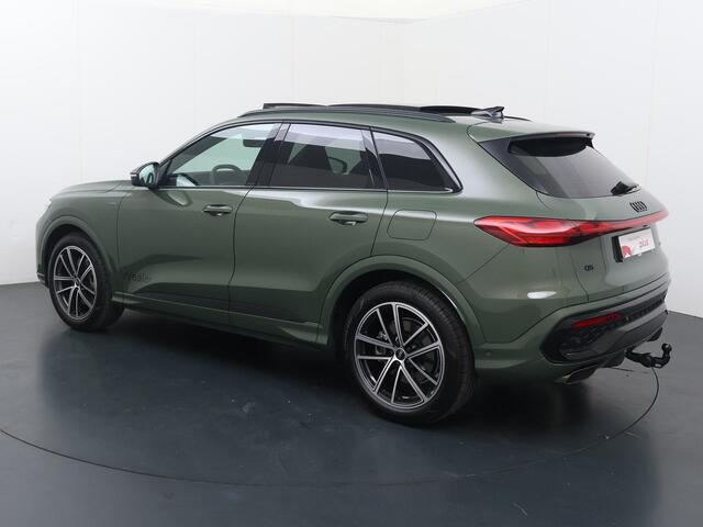 Audi Q5 S edition (B10) e-hybrid 220 kW / 299 PK SUV 7 ve | Luchtvering | Trekhaak | Panoramadak | Stoelverwarming voor + achter | Stuurwielverwarming | OLED Achter verlichting | Ambiente lichtpakket Pro |