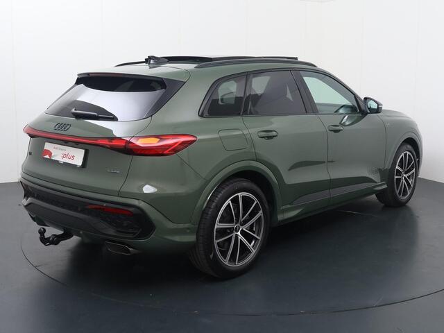 Audi Q5 S edition (B10) e-hybrid 220 kW / 299 PK SUV 7 ve | Luchtvering | Trekhaak | Panoramadak | Stoelverwarming voor + achter | Stuurwielverwarming | OLED Achter verlichting | Ambiente lichtpakket Pro |