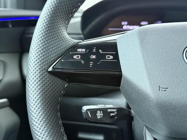 Audi Q5 S edition (B10) e-hybrid 220 kW / 299 PK SUV 7 ve | Luchtvering | Trekhaak | Panoramadak | Stoelverwarming voor + achter | Stuurwielverwarming | OLED Achter verlichting | Ambiente lichtpakket Pro |