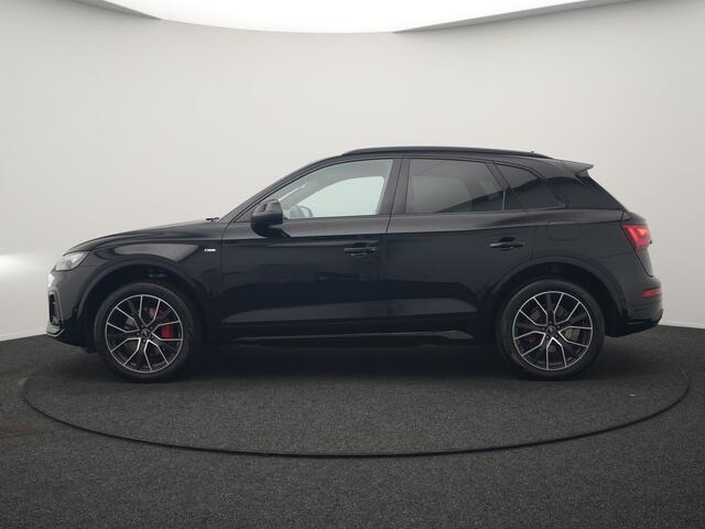 Audi Q5 50 TFSI e S edition PHEV 300pk Dealer O.H. | Trekhaak Af Fabriek | Camera | Lederen Sportstoelen Verwarmd | Sfeerverlichting | Keyless | Blis | Navigatie | DAB | 20"L.M | Virtual | Plug In Hybrid |