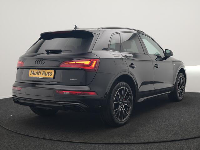 Audi Q5 50 TFSI e S edition PHEV 300pk Dealer O.H. | Trekhaak Af Fabriek | Camera | Lederen Sportstoelen Verwarmd | Sfeerverlichting | Keyless | Blis | Navigatie | DAB | 20"L.M | Virtual | Plug In Hybrid |