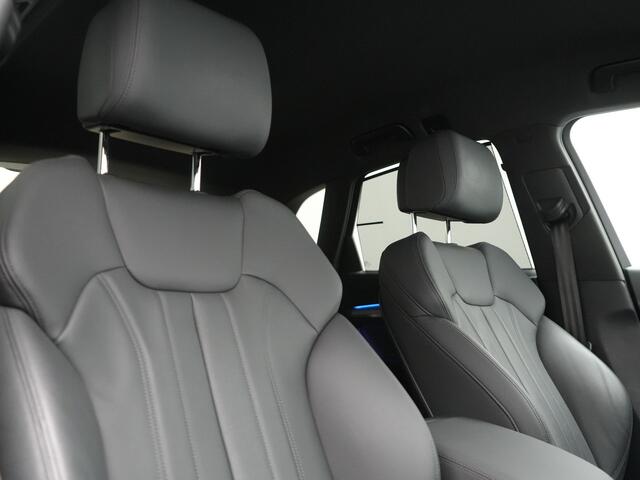 Audi Q5 50 TFSI e S edition PHEV 300pk Dealer O.H. | Trekhaak Af Fabriek | Camera | Lederen Sportstoelen Verwarmd | Sfeerverlichting | Keyless | Blis | Navigatie | DAB | 20"L.M | Virtual | Plug In Hybrid |