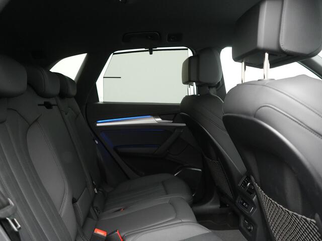 Audi Q5 50 TFSI e S edition PHEV 300pk Dealer O.H. | Trekhaak Af Fabriek | Camera | Lederen Sportstoelen Verwarmd | Sfeerverlichting | Keyless | Blis | Navigatie | DAB | 20"L.M | Virtual | Plug In Hybrid |