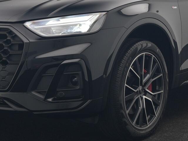Audi Q5 50 TFSI e S edition PHEV 300pk Dealer O.H. | Trekhaak Af Fabriek | Camera | Lederen Sportstoelen Verwarmd | Sfeerverlichting | Keyless | Blis | Navigatie | DAB | 20"L.M | Virtual | Plug In Hybrid |