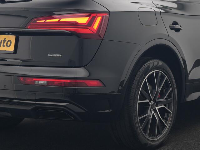 Audi Q5 50 TFSI e S edition PHEV 300pk Dealer O.H. | Trekhaak Af Fabriek | Camera | Lederen Sportstoelen Verwarmd | Sfeerverlichting | Keyless | Blis | Navigatie | DAB | 20"L.M | Virtual | Plug In Hybrid |