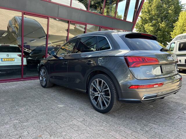 Audi Q5 50 TFSI e quattro S edition | Daytona Grijs | Luchtvering | Pano | Trekhaak | ACC |
