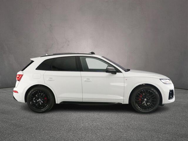 Audi Q5 50 TFSI e S edition Competition | Trekhaak | Luchtvering | Adaptieve Cruise | Panorama Dak | Camera | B&O 3D | Head-up | City-pakket | Tour pakket | Stoelen-pakket |