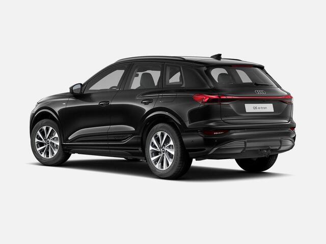 Audi Q6 e-tron Advanced edition 252 PK · Trekhaak, mechanisch draaibaar · Sportstoel zwart leder-kunstl. · 2-spaaks sport mf afgevl. padd