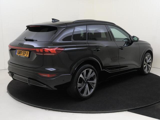 Audi Q6 e-tron S edition performance 100 kWh | Panoramadak | Luchtvering | Head-up display | Bang & Olufsen | Display passagierszijde | 360 camera | Parkeerassistent | Achterbank verwarmd |