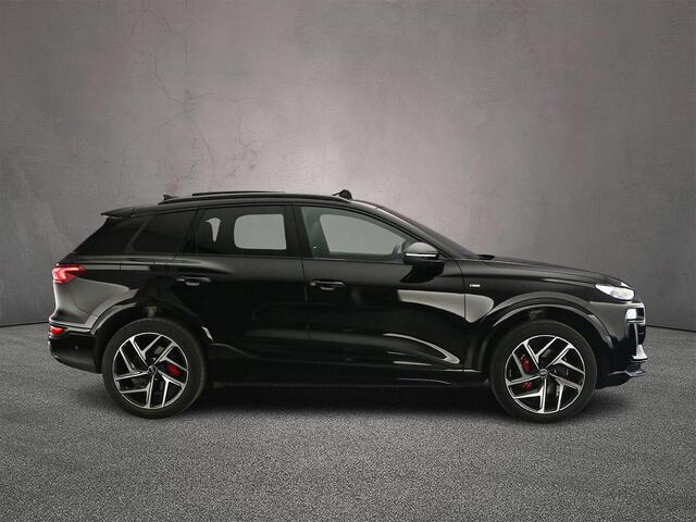 Audi Q6 e-tron quattro 100 kWh | Trekhaak | Panorama Dak | Luchtvering | Head-up | Bang & Olufsen 3D | Navigatie-pakket | Interieur-pakket | Trekhaak-pakket |