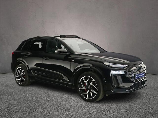 Audi Q6 e-tron quattro 100 kWh | Trekhaak | Panorama Dak | Luchtvering | Head-up | Bang & Olufsen 3D | Navigatie-pakket | Interieur-pakket | Trekhaak-pakket |