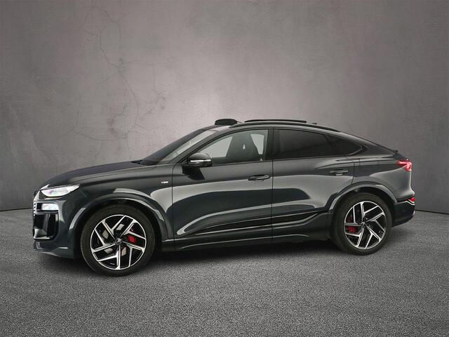 Audi Q6 Sportback e-tron S edition quattro 100 kWh | Trekhaak | Adaptieve Luchtvering | Adaptieve Cruise | Head-up | B&O 3D | Panorama Dak | Camera | Pack Tech | Navigatie-pakket | Interieur-pakket | Trekhaak-pakket |