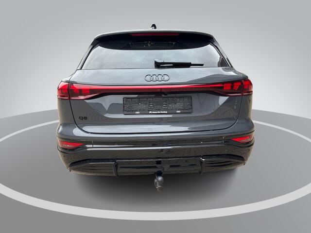 Audi Q6 e-tron S edition 83 kWh 252pk · Panoramadak · Inklap. Trekhaak · Luchtvering · 360 Camera · Matrix LED · Elek. Stoelen + Geheugen Bestuurder · Garantie t/m 19-06-2030 of 100.000km