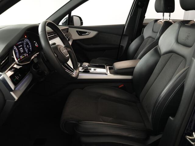 Audi Q7 60 TFSI e quattro Competition 456pk | Navigatie | Elektr. trekhaak | Parkeersensoren | Rondomzicht camera | Lases LED koplampen | Lichtmetalen velgen 21" | S-Line |