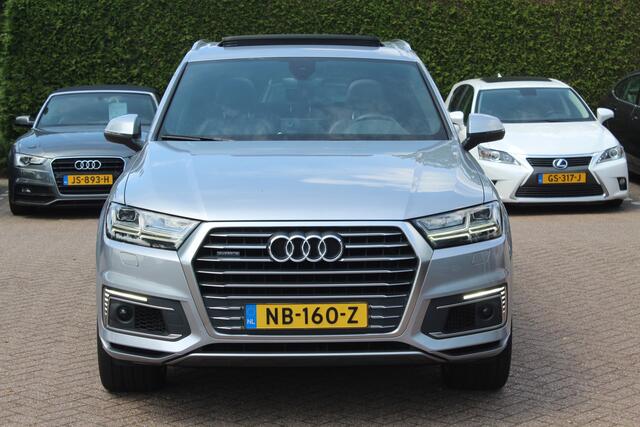 Audi Q7 3.0 TDI e-tron quattro Sport / Trekhaak / Panoramadak / Camera / 21'' / Luchtvering / Leder / Bose / Getint glas / Stoelverwarming / DAB / Cruise Control