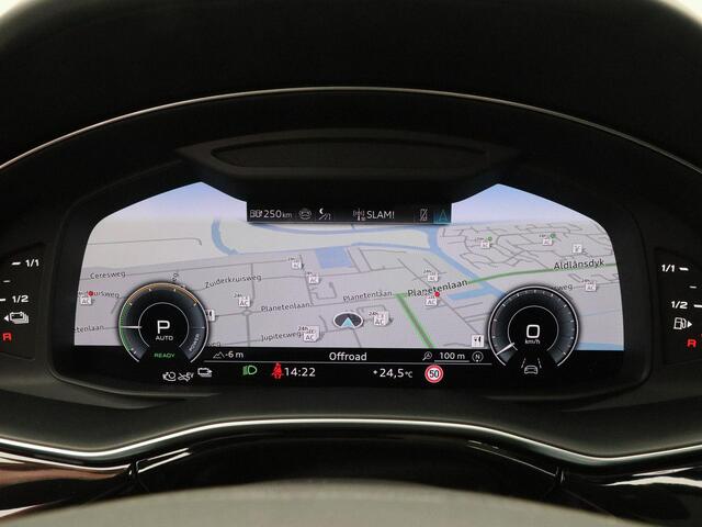 Audi Q8 55 TFSi e 395 Pk quattro Pro Line Advanced | Panorama Dak | Trekhaak | Full LED | Camera | Elektrische Achterklep | Sensoren | Carplay | 23 Inch | 18.910 Km!
