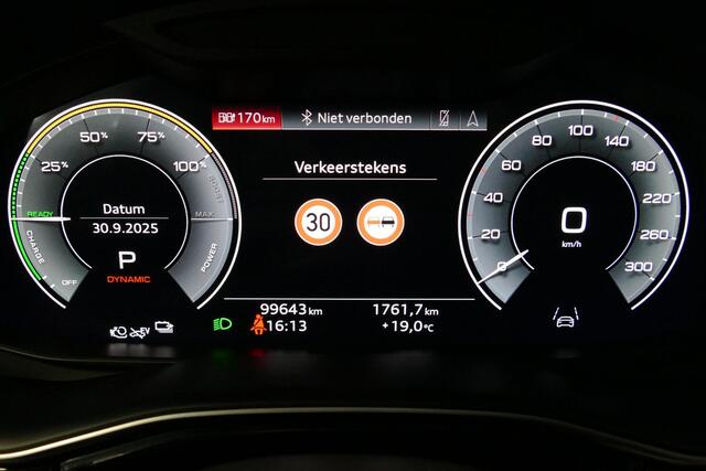 Audi Q8 60 TFSI e quattro Competition / S-Line / HD Matrix LED / Servosluiting / RS-Sportstoelen / Elektr. verstelbare voorstoelen / Head-Up Display / Stuur- & stoelverwarming / 360 graden camera / Bang & Olufsen Sound / Achterbank verwarming / 22'' LMV / Trekhaa