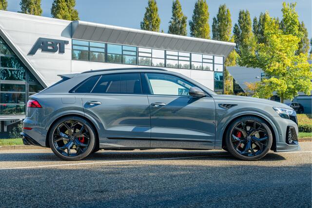 Audi Q8 60 TFSI e 557 pk quattro ABT Aero Competition | Audi exclusive Grigio Telesto | Advanced onderstel | Panoramadak | S sportstoelen | B&O | Keyless | Uitgebreid leder pakket | Alcantara hemel | Carbon spiegels | Carbon interieur | Stoevent | ABT Power S | A