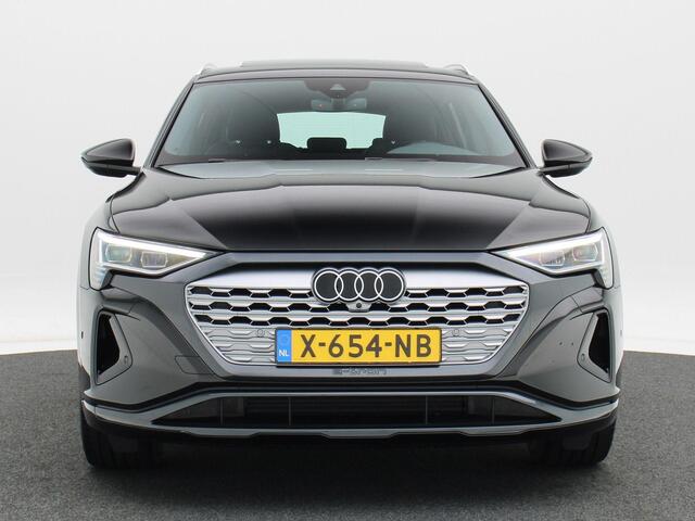 Audi Q8 e-tron 55 quattro 408 Pk Advanced Edition Plus 115 kWh | Camera | Panoramadak | Navigatiesysteem | LED | Trekhaak | Elektrische Achterklep | 21 Inch | 42.196 Km!