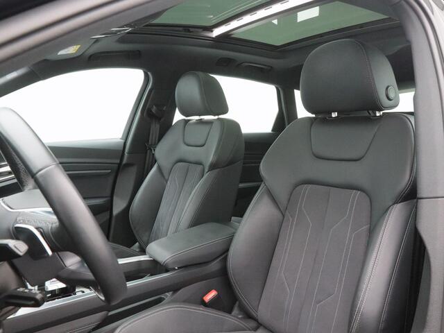 Audi Q8 e-tron 55 quattro 408 Pk Advanced Edition Plus 115 kWh | Camera | Panoramadak | Navigatiesysteem | LED | Trekhaak | Elektrische Achterklep | 21 Inch | 42.196 Km!