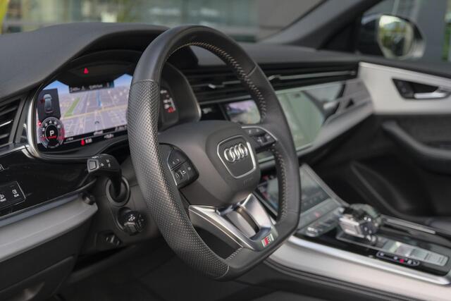 Audi Q8 55 TFSI 340pk S-line Panoramadak RS-stoelen Luchtvering 4-Wielsturing Bang&Olufsen Trekhaak Matrix led NLauto