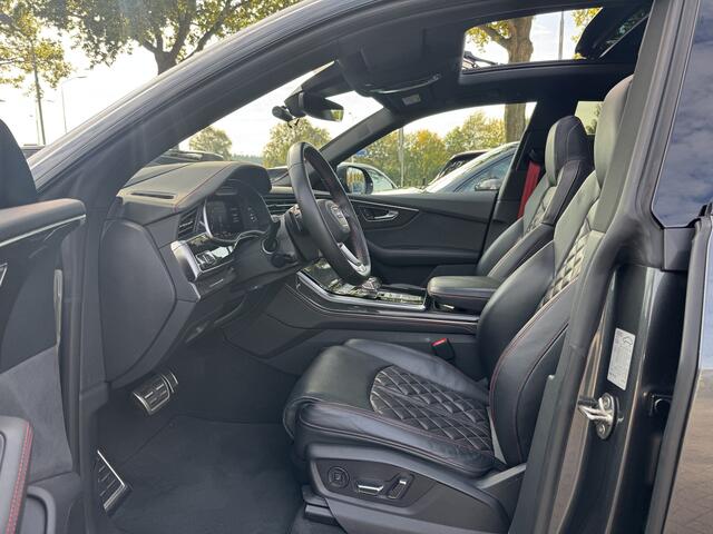 Audi Q8 55 TFSI quattro Pro Line S / Trekhaak / Panoramadak / 360Camera / Head-up / Luxe Leder / Carbon / 22'' / RS Seats / Keyless / Sfeerverlichting / Matrix LED / Stoelventilatie / Stuur+Stoelverwarming / DAB / ACC / Stoelm
