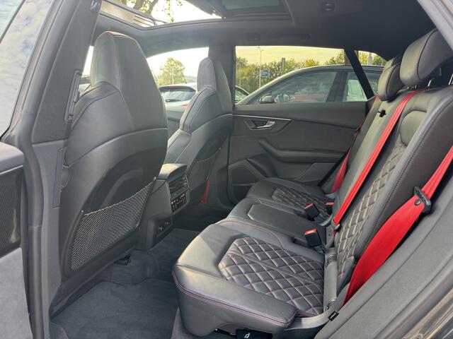 Audi Q8 55 TFSI quattro Pro Line S / Trekhaak / Panoramadak / 360Camera / Head-up / Luxe Leder / Carbon / 22'' / RS Seats / Keyless / Sfeerverlichting / Matrix LED / Stoelventilatie / Stuur+Stoelverwarming / DAB / ACC / Stoelm