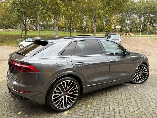 Audi Q8 55 TFSIe Quattro 394pk S-Line Pano 4W 23" Trekhaak B&O Soft Matr