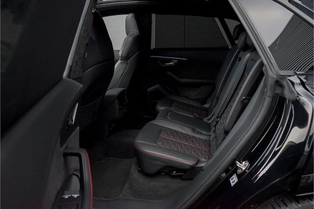 Audi Q8 4.0 TFSI RS Q8 Quattro Dynamic+ Keramisch Pano B&O Trekhaak Alcantara 23"