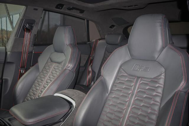 Audi Q8 RS Q8 quattro | RS DYNAMIC PACK 305KM/H | KERAMISCH | B&O 3D | 4W-BESTURING | PANORAMADAK | STOELKOELING/VERWARMING/MASSAGE | 23" | ELEK. TREKHAAK | SPORTUITLAAT | SOFTCLOSE | ETC. RSQ8