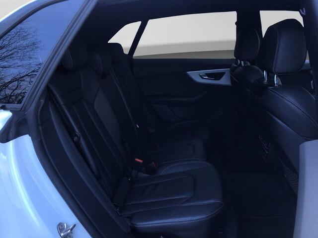 Audi Q8 55 TFSI e quattro Pro Line S ACC Trekhaak Luchtvering Panoramadak Head-Up 21 Inch Memory