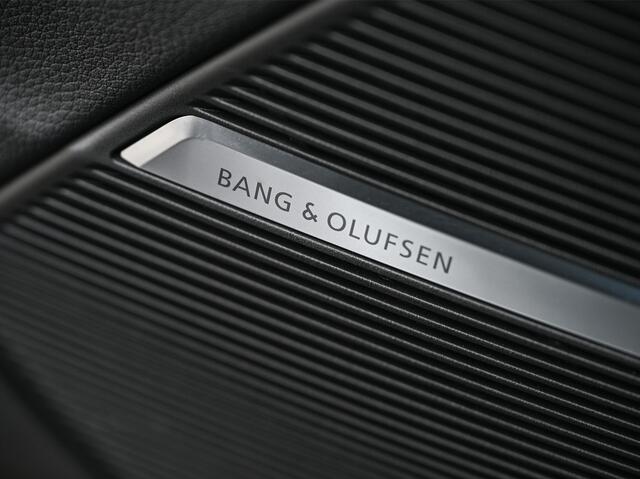 Audi Q8 60 TFSI e quattro Pro Line S Competition | Panorama dak | S-Seats | Head-up | 360 Camera | Soft-close | Keyless | Full styling | Ambiance interieur | B&O sound | Trekhaak | Adaptive cruise