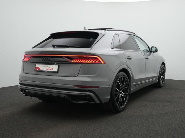 Audi Q8 60 TFSI e Quattro Pro Line S Competition / S-Line | Panoramadak | Sportstoelen Plus (rood gestik) | Geheugenstoel | Head-up display | HD-Matrix LED