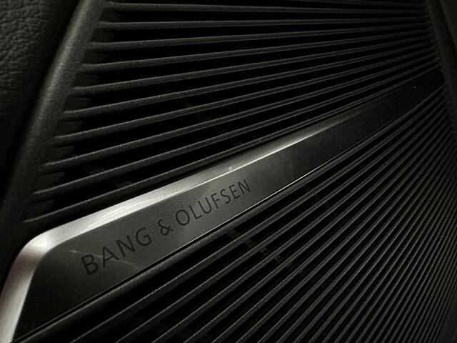Audi Q8 60e 490pk Competition RS-Stoelen | 4WS Achteras Besturing | OLED | Laser | SQ8 Uitgevoerd | Massage | Ventilatie | Valcona Leder+ Pakket | B&O Sound | 23'' | Alcantara hemel | Head-Up | Soft-Close | Panodak | 2x Memory | Trekhaak | Keyless-Entry | Luchtve