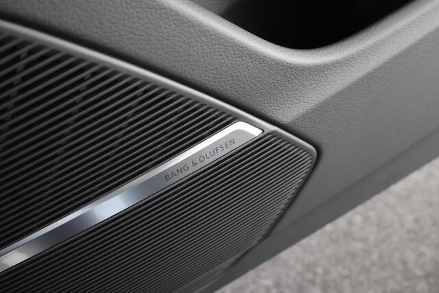 Audi Q8 60 TFSI e 490pk quattro Pro Line S Competition Trekhaak 360Camera Leder Laser LED HUD B&O Memory Keyless Virtual Cockpit Panoramadak Navigatie S-Line