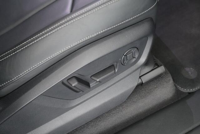 Audi Q8 60 TFSI e 462pk quattro Competition Matrix Panoramadak Trekhaak Memory Camera HUD Leder B&O Navigatie