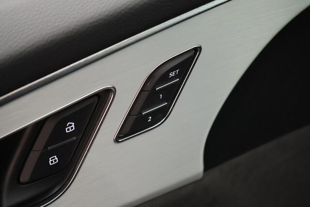 Audi Q8 60 TFSI e 462pk quattro Competition Matrix Panoramadak Trekhaak Memory Camera HUD Leder B&O Navigatie