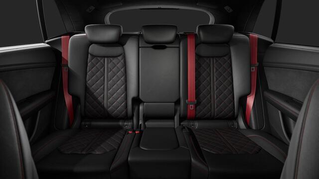 Audi Q8 60 TFSI e quattro Pro Line S Competition | 490 PK | SoH 97% | Trekhaak | Panoramadak | Bang & Olufsen Advanced Soundsystem | Matrix Laser koplampen | Vierwielbesturing | Nachtzicht | S line | Head-up display | 22" LM velgen |