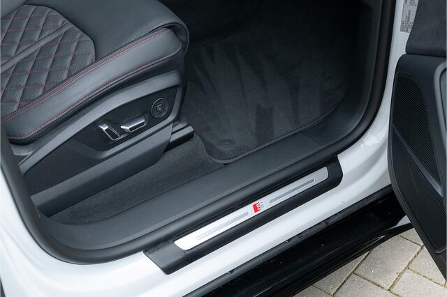 Audi Q8 60 TFSI e quattro S-Line Competition ACC Pano 4wielbes. Oled Alcant.Hemel Massage 360 Matrix Keyless Trekhaak