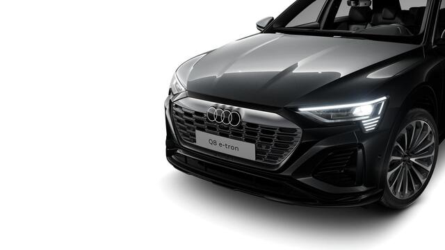 Audi Q8 e-tron 55 quattro S Edition 115 kWh Trekhaak - Panoramadak - Adaptieve Cruise Control - B&O - Stoelverwarming vóór - Sportstoelen - Uitgebreide interieurvoorverwarming - Parkeerassistent -