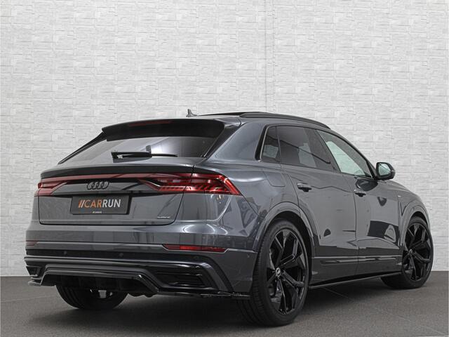 Audi Q8 60e 462PK Competition | RS-Stoelen | 360 Camera | ACC | Carbon | Panorama | Massage | Ventilatie | B&O Sound | Matrix-LED | Luchtvering | Alcantara Hemelbekleding | Stoelverwarming V+A | Sfeerverlichting | Keyless-Entry | ISO-Glas | Bovag Garantie | 22" L